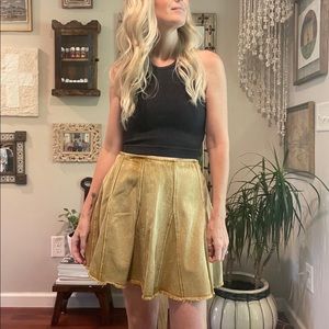 NWOT Boutique Pleated Denim Mini Skirt in ochre